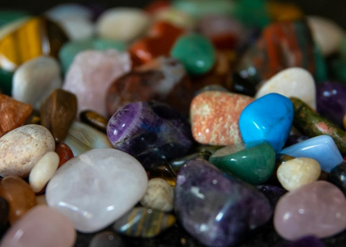 Filosofi dan Manfaat Memakai Batu Cincin: Benarkah Bisa Menenangkan Jiwa?