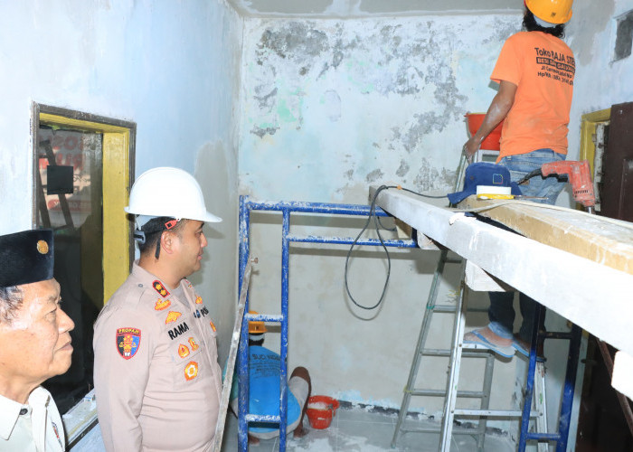 Polres Gresik Bedah Rumah Purnawirawan Polri di Driyorejo, Wujud Kepedulian HUT Ke-80 Bhayangkara