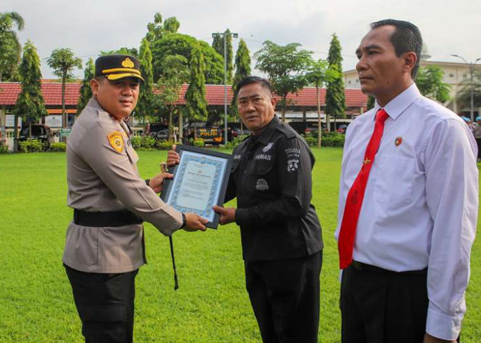 Kapolres Jombang Berikan Reward 24 Personel Berprestasi