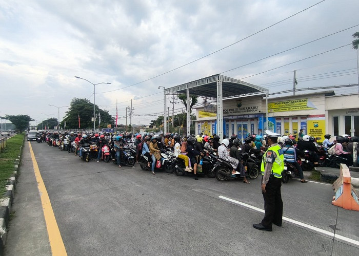 Volume Kendaraan Membludak, Jalur Roda Dua Jembatan Suramadu Dialihkan ke Jalur Cepat