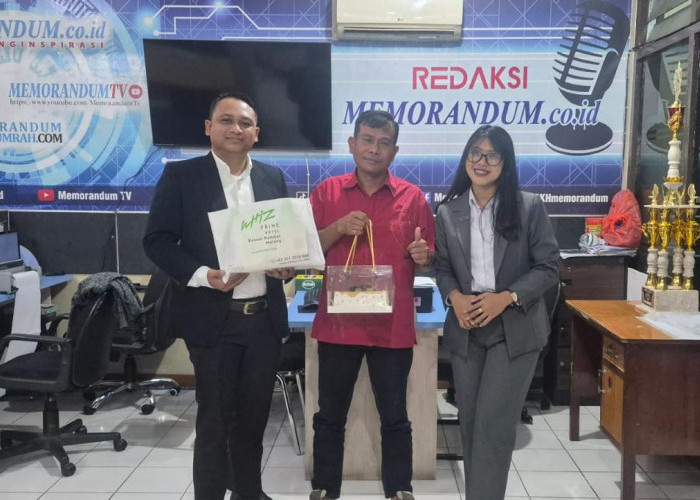 Manajemen Grand Whiz Trawas dan Whiz Prime Malang Beri Kejutan Sambangi Kantor Memorandum