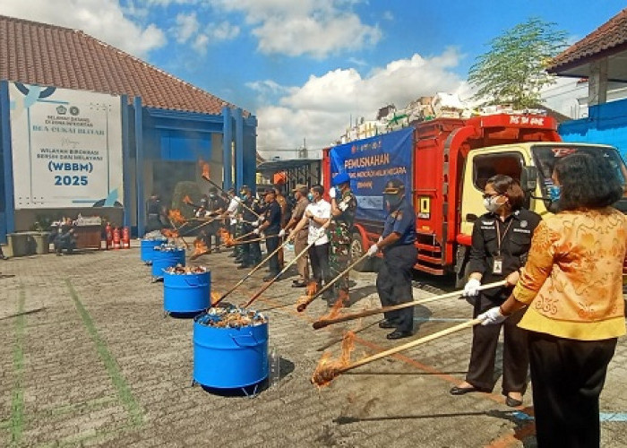 Bea Cukai Blitar Musnahkan Jutaan Rokok dann Ribuan Liter Miras Ilegal, Kerugian Negara Rp 1,8 Miliar