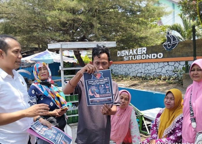 Perangi Judi Online, Satreskrim Polres Situbondo Blusukan Edukasi Warga dan Bagikan Brosur