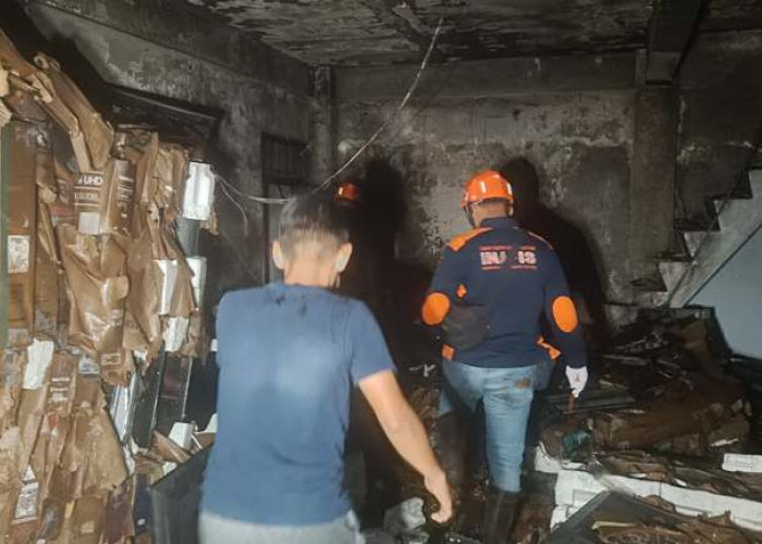 Kebakaran Gudang Elektronik Bubutan Surabaya Padam Tanpa Korban