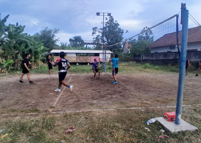 Serunya Kebersamaan Satgas TMMD Ke-126 Sidoarjo dan Pemuda Kedondong di Lapangan Voli