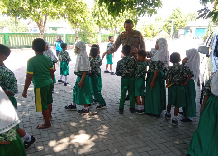 Cegah Bullying, Polisi Edukasi Pelajar SDN Janti Tulangan