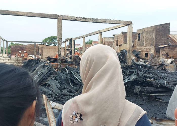12 Gudang dan 20 Rumah di Dupak Masigit Terbakar, Warga Mengungsi di Musala