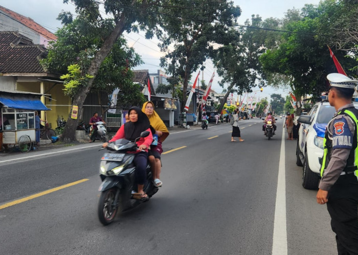 Satlantas Polres Lumajang Atur Lalin Labruk Kidul, Antisipasi Laka Lantas dan Knalpot Brong