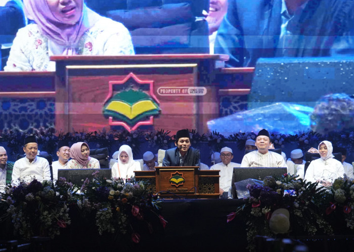 Ribuan Warga Kota Mojokerto Ikuti Dzikir Akbar Bersama Gus Iqdam