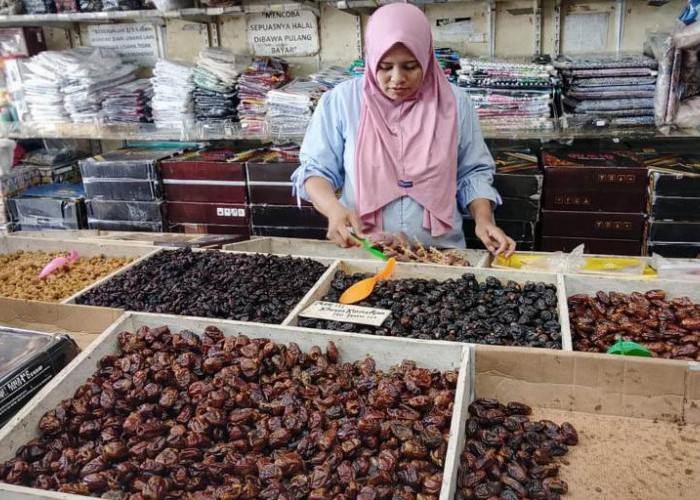 Harga Kurma Impor di Pasar Tanjung Jember Melonjak hingga 100 Persen Jelang Ramadan