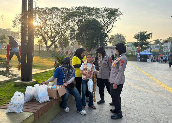 Polwan Polresta Sidoarjo Patroli dan Amankan Car Free Day di Kawasan Alun-Alun