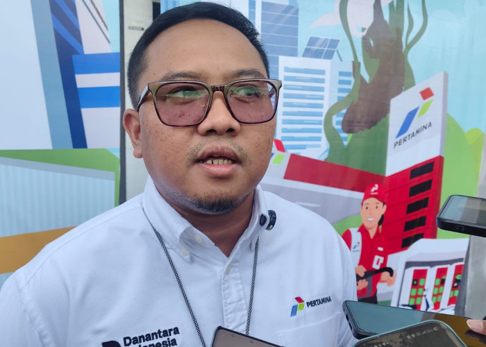 Antrean Motor Mengular di SPBU, Pertamina Akui Konsumsi Pertalite Naik di Surabaya Raya