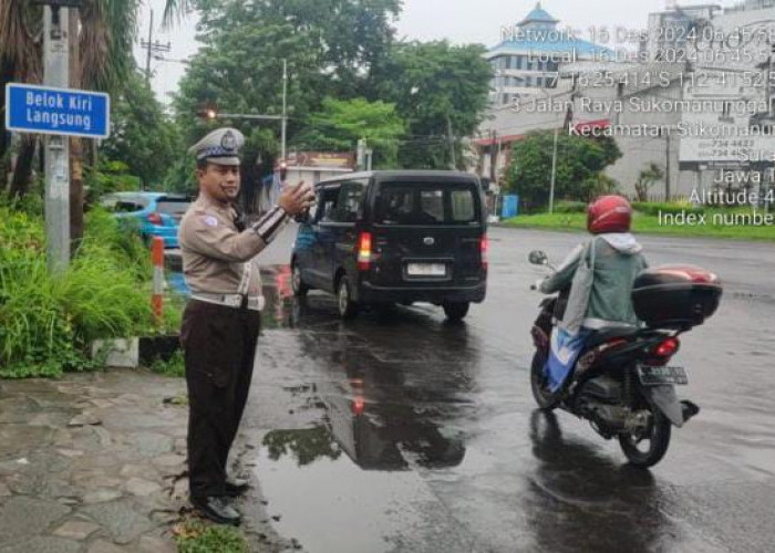 Pos Awal Polsek Sukomanunggal Jamin Kelancaran dan Keamanan Pengguna Jalan