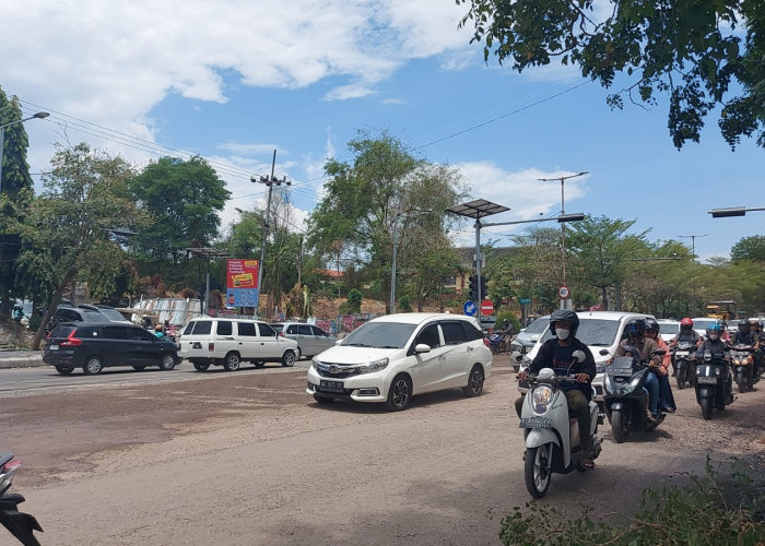 Harap Bersabar, Proyek Peninggian Jalan Mayjen Sungkono Selesai Awal Bulan