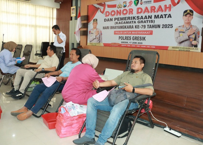 Baksos Hari Bhayangkara Ke-79, Polres Gresik Gelar Donor Darah dan Kacamata Gratis