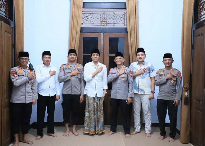 Silaturahmi ke Gus Kautsar, Kapolres Kediri Kota Pererat Sinergi dengan Ulama 