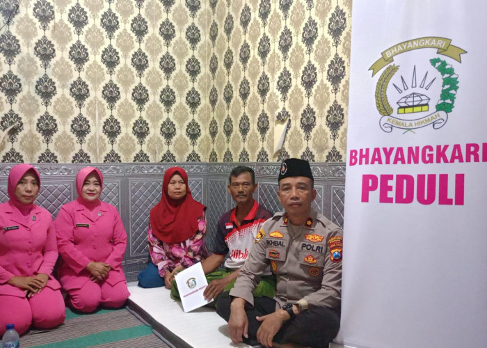 Bhayangkari Polsek Benowo Jenguk PNS yang Sakit, Wujud Kepedulian Keluarga Besar