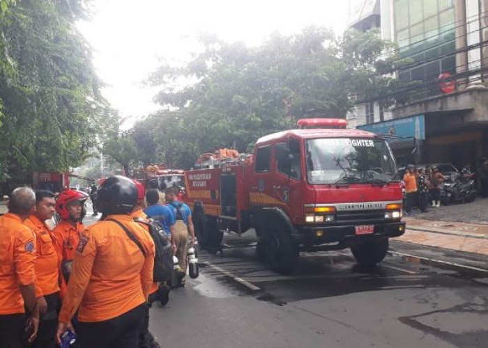 Korsleting AC, Ruko Bekas Sanggar Lukis di Surabaya Terbakar