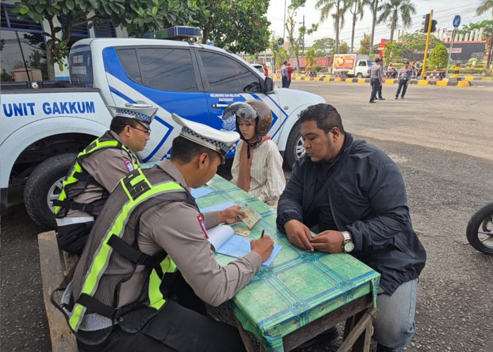Operasi Gabungan di Ngawi, Polisi Tindak 39 Pelanggar dan Amankan Penggembira IKS PI Berkendara Membahayakan