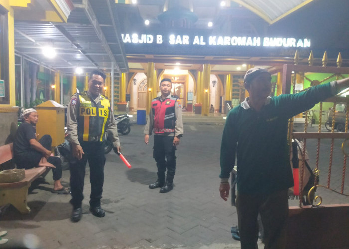 Wujudkan Ramadan Aman, Polsek Buduran Beri Layanan Humanis Bagi Jemaah Tarawih Masjid Al Karomah