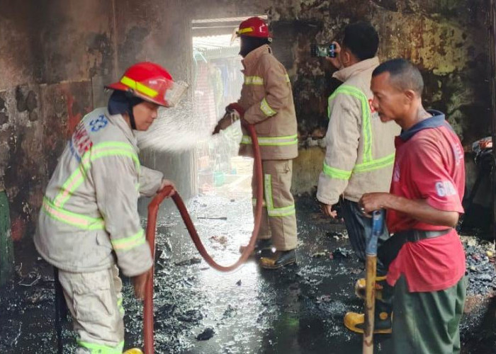 Ditinggal ke Makam, Rumah Warga Tajinan Terbakar