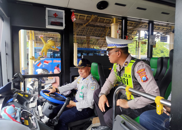 Jelang Nataru 2026, Satlantas Polres Gresik dan Dishub Gelar Rampcheck Ketat di Terminal Bunder