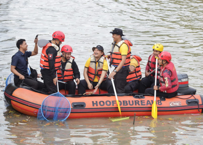 Gerakan Nasional ASRI, Polrestabes Surabaya Bersihkan Kali di JMP