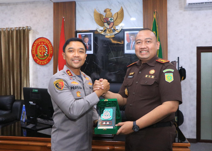 Jalin Silaturahmi, Kapolres AKBP Prayoga Angga Widyatama Kunjungi Kejari Ngawi 