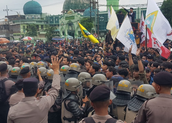 Mahasiswa Gelar Aksi di DPRD Jatim, Polrestabes Surabaya Pastikan Tak Ada yang Diamankan