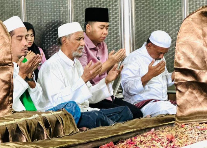 BREAKING NEWS: Diantar Habib se-Jember, Gus Fawait Tawasul ke Makam Habib Sholeh Tanggul