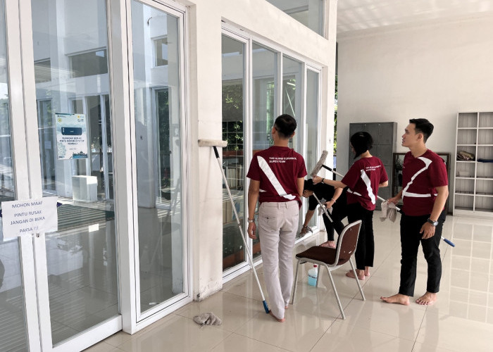 The Alana Surabaya Gelar CSR General Cleaning Masjid An-Nur