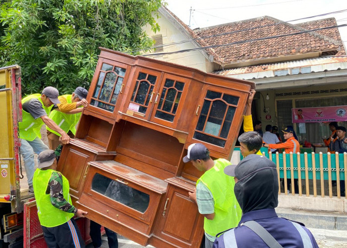 Penertiban Bangunan Rumah di Atas Tanah KAI Madiun Mendapat Perlawanan Penghuni