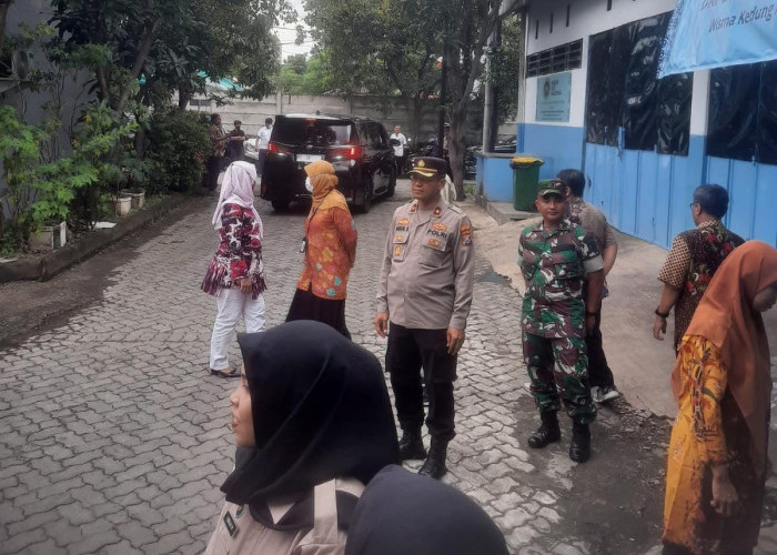 Menko Pangan Zulkifli Hasan Tinjau Dapur Umum SPPG Kedung Baruk, Pasok 3.247 Porsi Gizi Setiap Hari