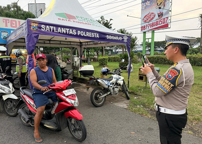 Ratusan Pelanggar Terjaring ETLE Handheld, Satlantas Polresta Sidoarjo Tegakkan Hukum Presisi