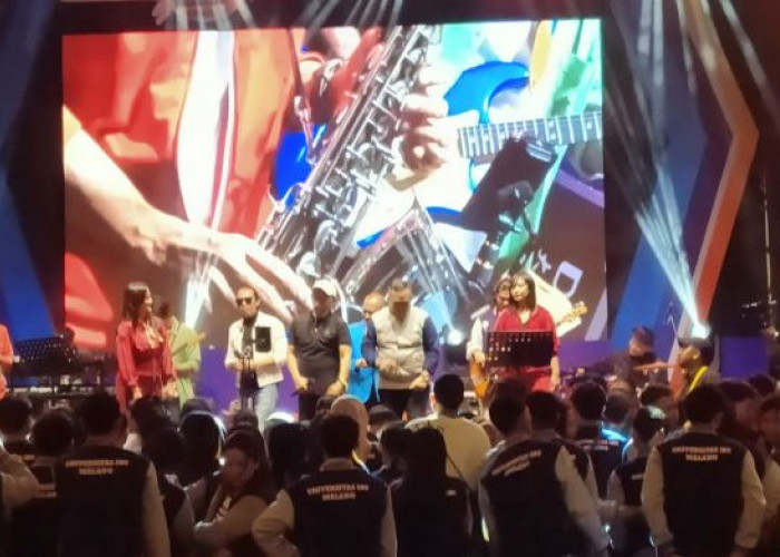 Ribuan Mahasiswa UIBU Malang, Rayakan Yudisium Dengan HOY