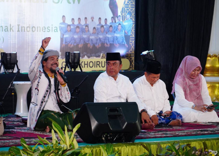 Ratusan Jemaah Berselawat dan Bermunajat di Pengajian Rutin Malam Ahad Pahing