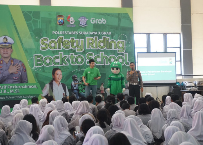 Satlantas Polrestabes Surabaya Gelar Safety Riding Back to School di SMAN 5