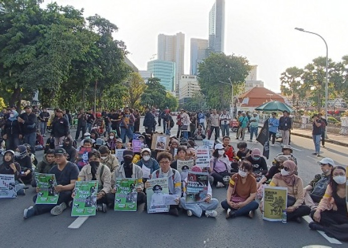 Mahasiswa dan Masyarakat Sipil Gelar Aksi Damai di Grahadi, Tuntut Prabowo-Gibran Turun