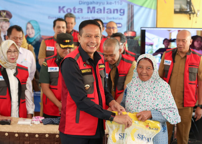 Siapkan 5 Ton Beras SPHP, Pj Wali Kota Malang Pantau Operasi Pasar