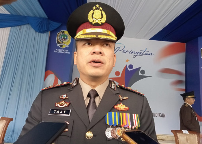 Aksi Mobil Adang Bus Ugal-ugalan di Tulungagung, Polisi Turun Tangan