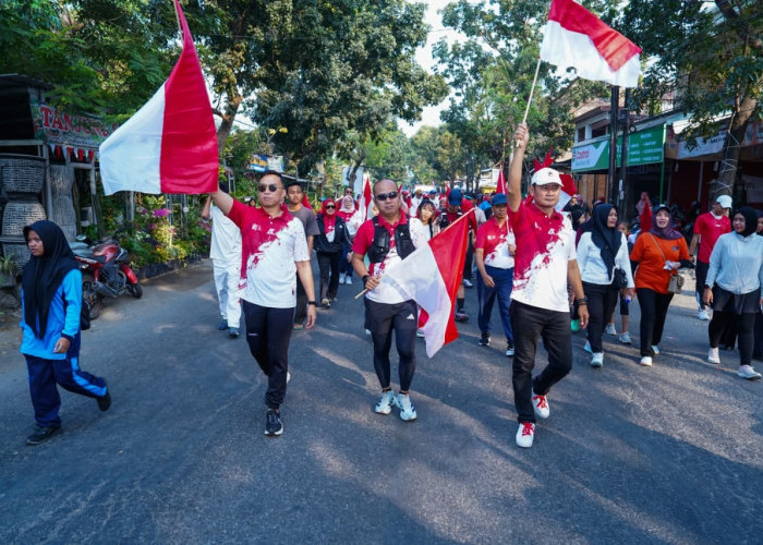 Bupati Yuhronur Efendi Gowes 7,4 KM! Kobarkan Semangat Sehat di HUT ke-81 RI Lamongan