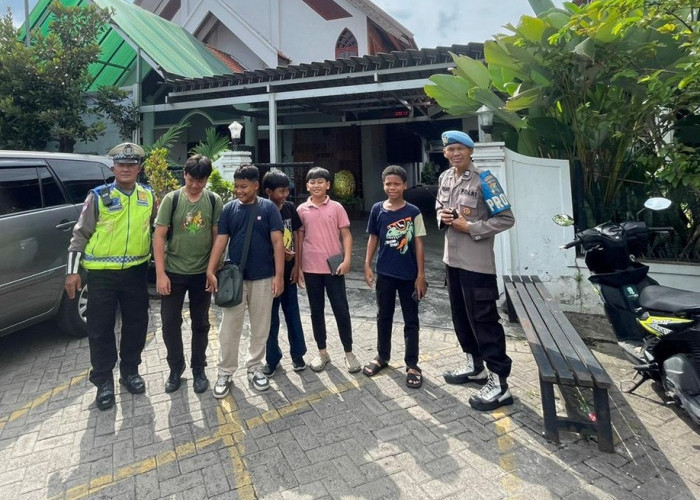 Polsek Tandes Gelar Patroli Dialogis di GKJW Manukan Kulon, Ibadah Minggu Aman