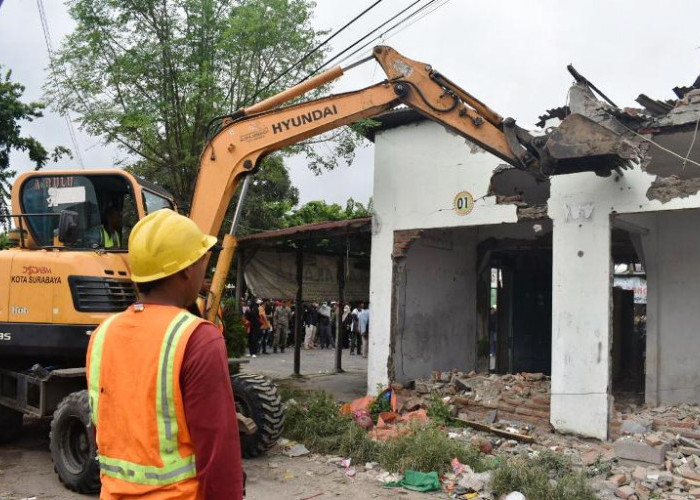 Tunggak Retribusi Ratusan Juta, Pasar Simo Mulyo Surabaya Dibongkar