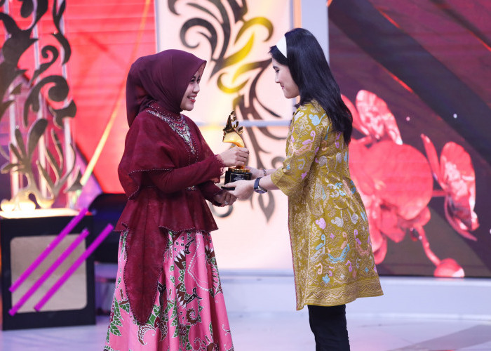 Raih Penghargaan Puspa Cita, Ning Ghyta Dedikasikan Prestasi untuk Kader di Akar Rumput