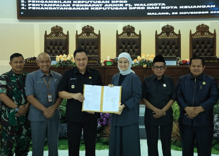 Rapat Paripurna Raperda APBD 2025, Pj Wali Kota Iwan Sampaikan Pendapat Akhir 