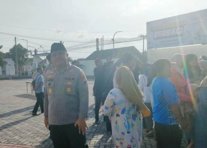 Polres Pamekasan Berbagi Sembako untuk Wartawan hingga Dhuafa