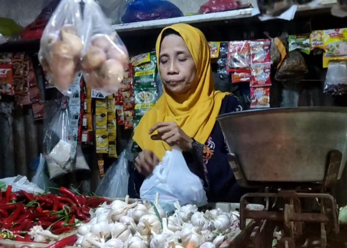 Harga Bawang di Surabaya Melonjak hingga 100 Persen Jelang Akhir Tahun