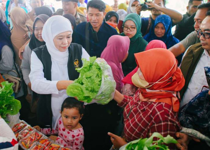 Pasar Murah Jelang Lebaran Diserbu Warga Surabaya, Khofifah Pastikan Harga Bahan Pokok Terjangkau