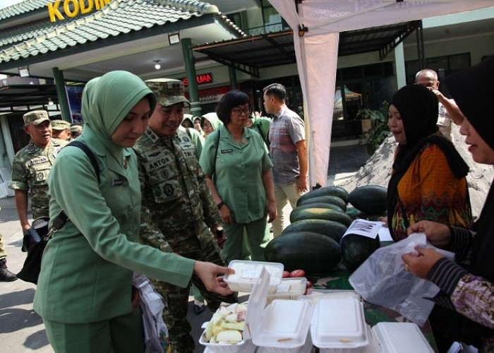 Bazar HUT Ke-81 TNI di Makodim 0821 Hadirkan Sembako Murah dan Promosi UMKM Lumajang