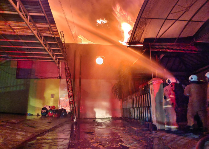 Pabrik Lilin Karang Asem Surabaya Terbakar, Siswa SDN Ploso V Diliburkan
